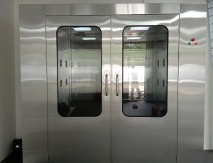 Maicom lắp đặt thiết bị phòng sạch Buồng thổi khí air shower và Tủ chuyển đồ pass box
